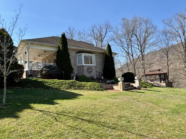 250 Hill Place Road, Benham, KY 40807