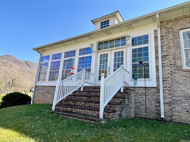 250 Hill Place Road, Benham, KY 40807