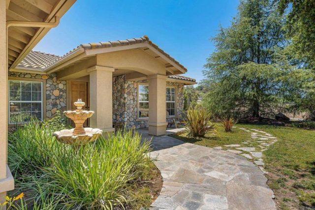 2445 Southern Oak Road, Ramona, CA 92065
