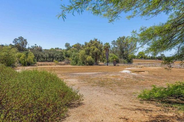 2445 Southern Oak Road, Ramona, CA 92065