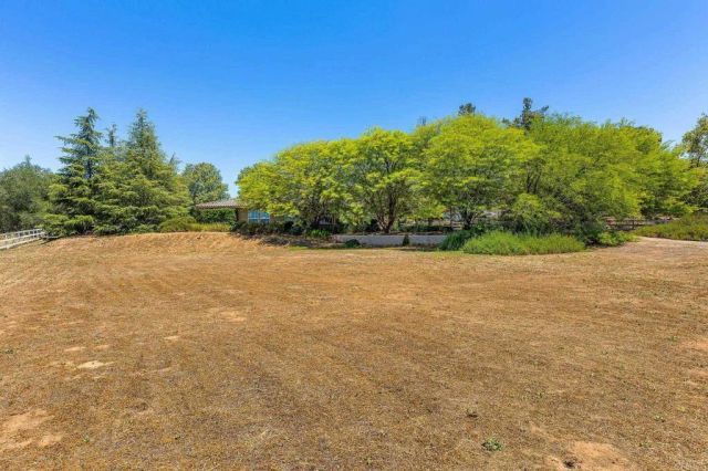 2445 Southern Oak Road, Ramona, CA 92065
