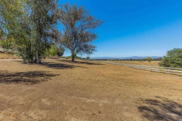 2445 Southern Oak Road, Ramona, CA 92065