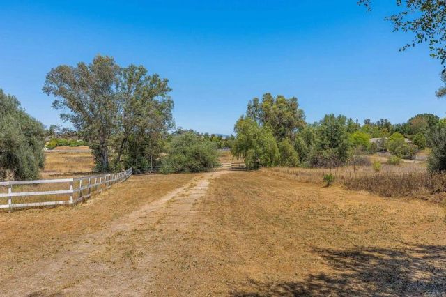 2445 Southern Oak Road, Ramona, CA 92065