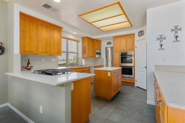 2445 Southern Oak Road, Ramona, CA 92065