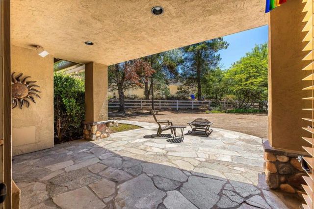 2445 Southern Oak Road, Ramona, CA 92065