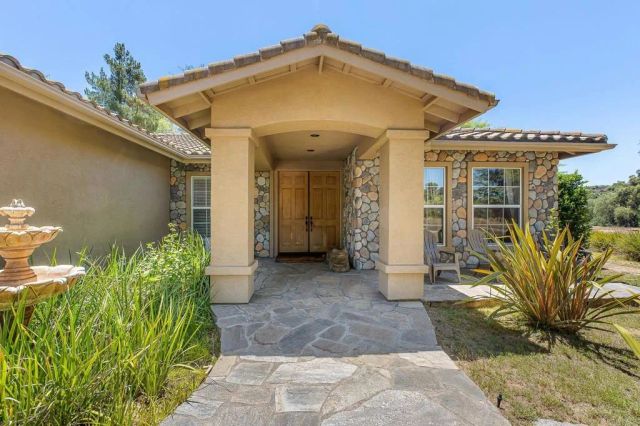 2445 Southern Oak Road, Ramona, CA 92065