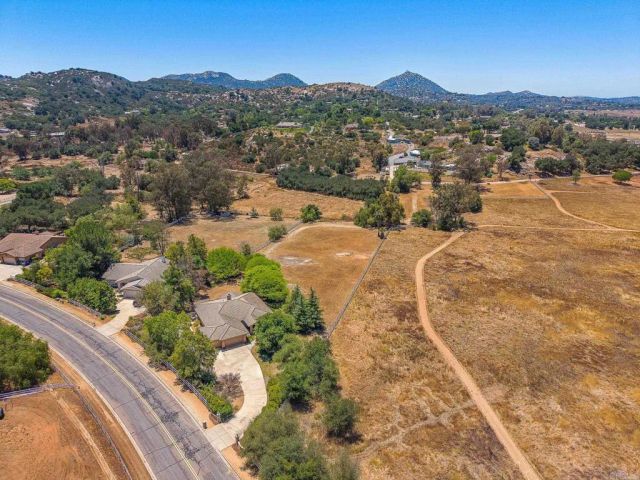 2445 Southern Oak Road, Ramona, CA 92065