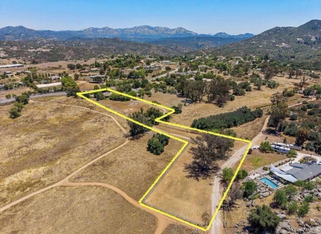 2445 Southern Oak Road, Ramona, CA 92065
