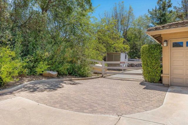 2445 Southern Oak Road, Ramona, CA 92065