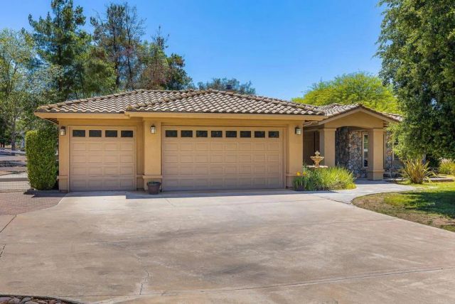 2445 Southern Oak Road, Ramona, CA 92065