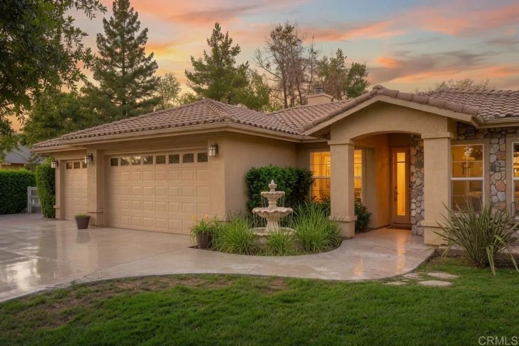2445 Southern Oak Road, Ramona, CA 92065