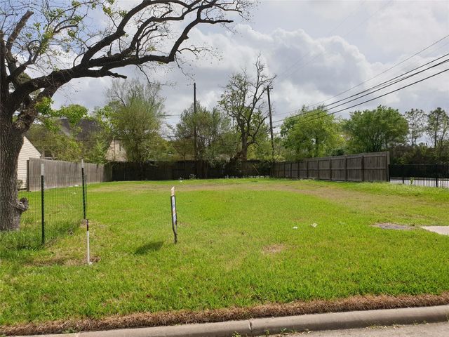 4629 Maple Street, Bellaire, TX 77401