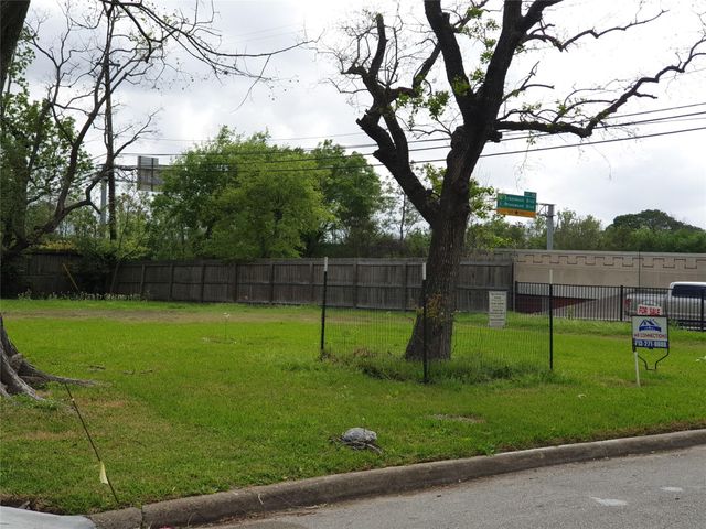 4629 Maple Street, Bellaire, TX 77401