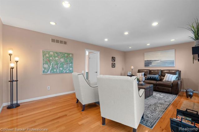 4347 Apple Valley Lane, West Bloomfield, MI 48323