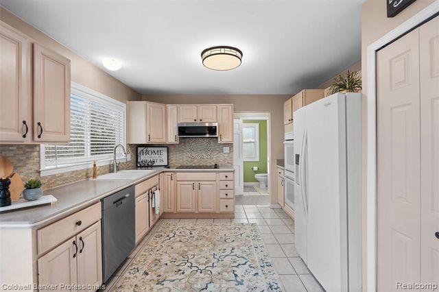 4347 Apple Valley Lane, West Bloomfield, MI 48323