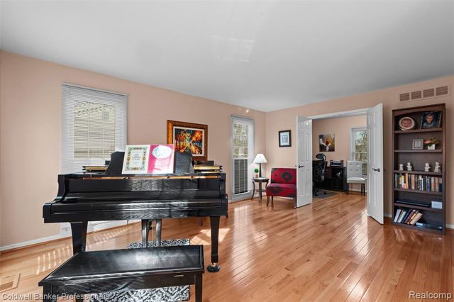 4347 Apple Valley Lane, West Bloomfield, MI 48323