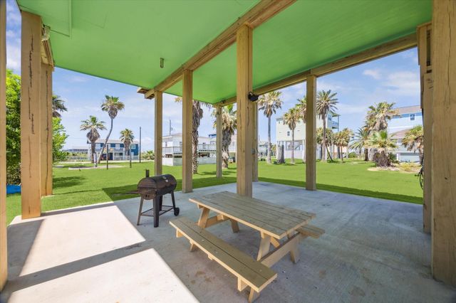 11216 Reagor Way, Galveston, TX 77554