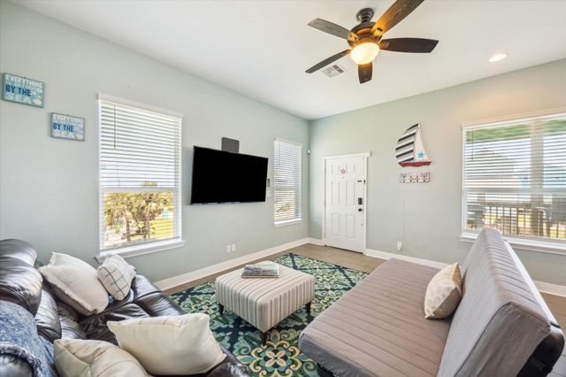 11216 Reagor Way, Galveston, TX 77554