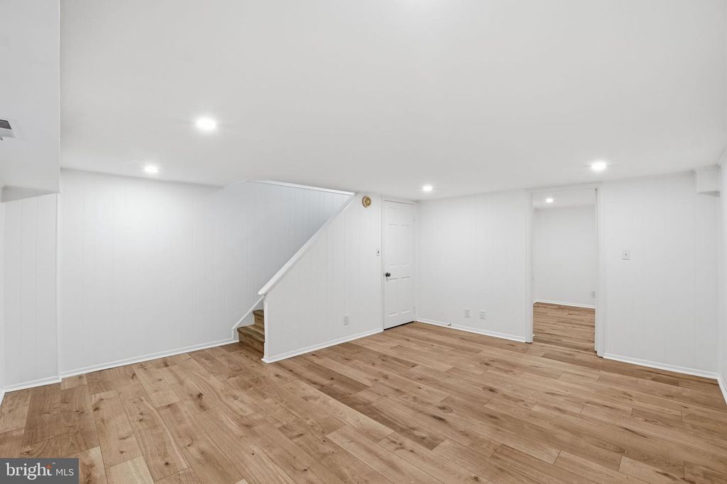 Image 24 of property listing at 4714 30TH ST S, Arlington, VA 22206
