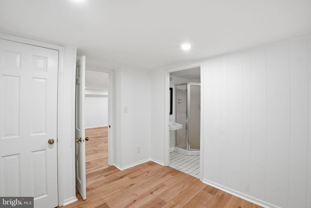 Image 27 of property listing at 4714 30TH ST S, Arlington, VA 22206