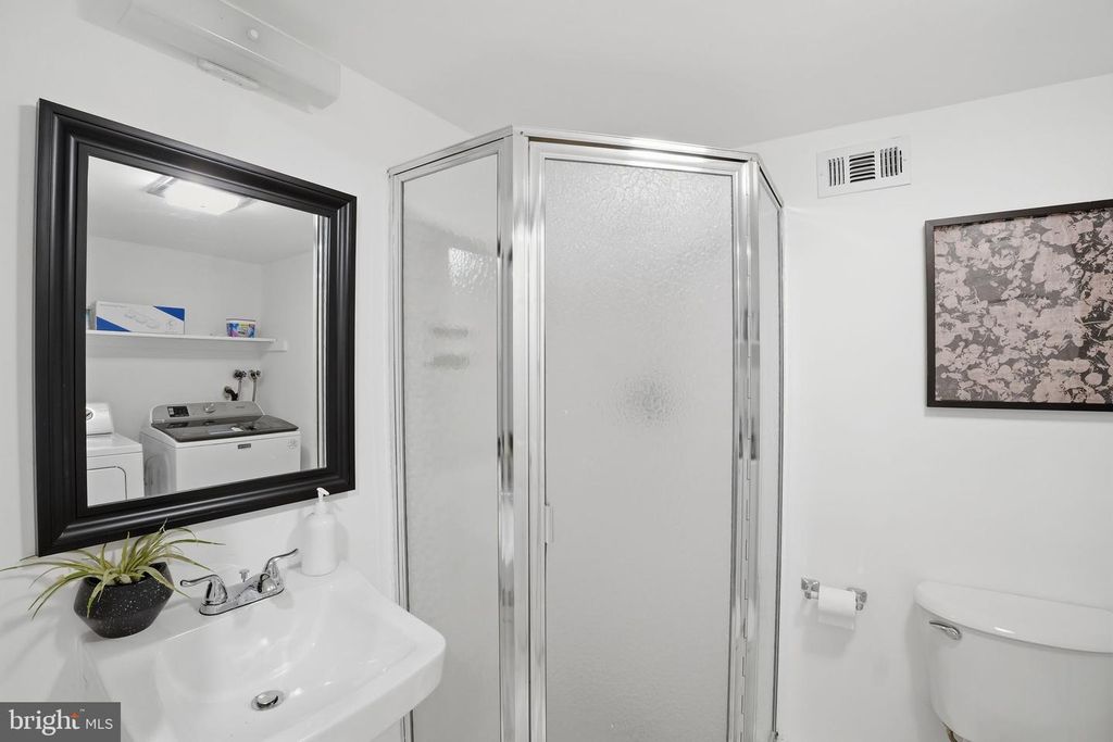 Image 28 of property listing at 4714 30TH ST S, Arlington, VA 22206