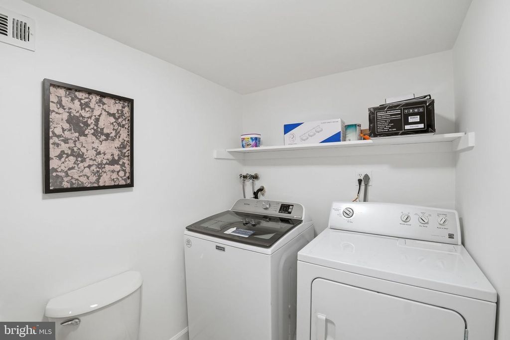 Image 29 of property listing at 4714 30TH ST S, Arlington, VA 22206
