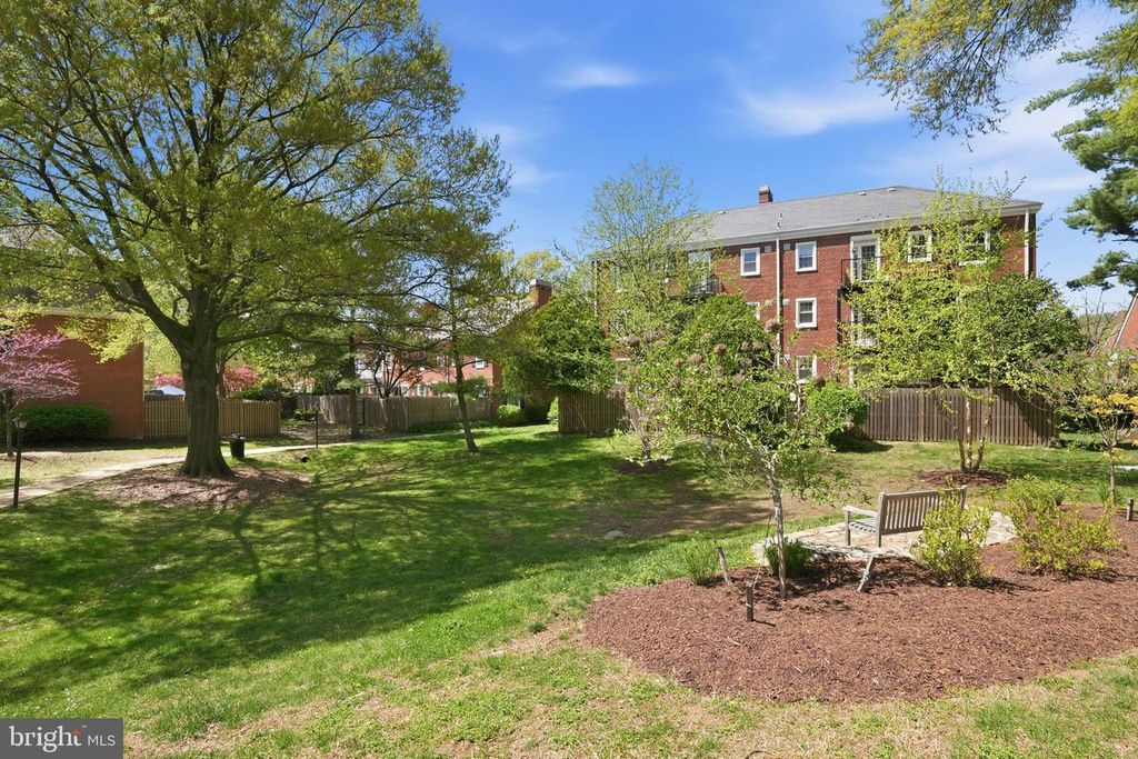 Image 35 of property listing at 4714 30TH ST S, Arlington, VA 22206