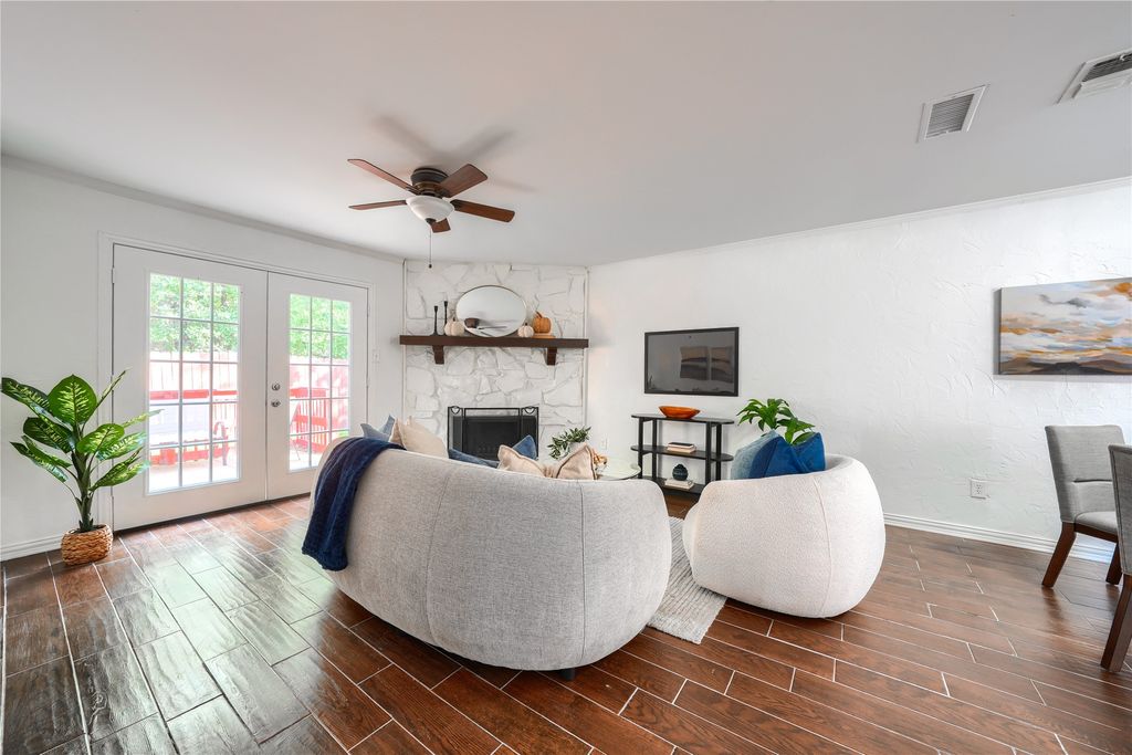 1600 Brentwood Drive, Irving, TX 75061 — photo 3