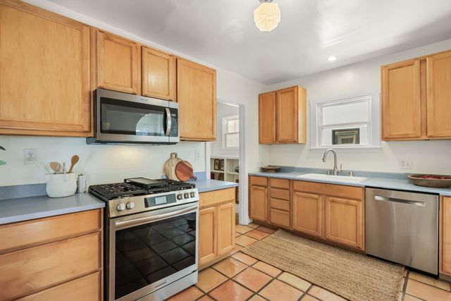 1812 Larkin Way, Sacramento, CA 95818
