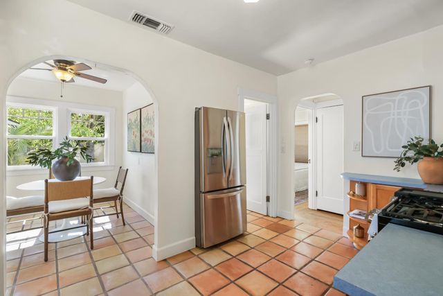 1812 Larkin Way, Sacramento, CA 95818