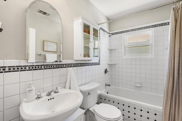 1812 Larkin Way, Sacramento, CA 95818