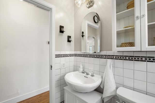 1812 Larkin Way, Sacramento, CA 95818