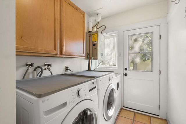 1812 Larkin Way, Sacramento, CA 95818