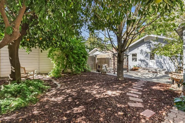 1812 Larkin Way, Sacramento, CA 95818