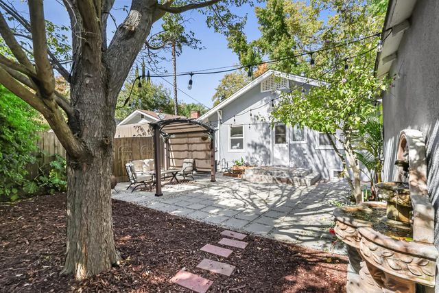 1812 Larkin Way, Sacramento, CA 95818
