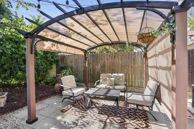 1812 Larkin Way, Sacramento, CA 95818