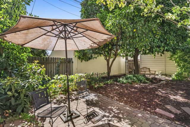 1812 Larkin Way, Sacramento, CA 95818