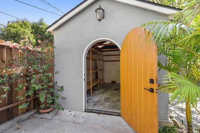 1812 Larkin Way, Sacramento, CA 95818