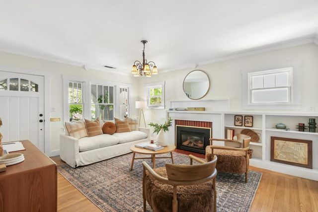 1812 Larkin Way, Sacramento, CA 95818