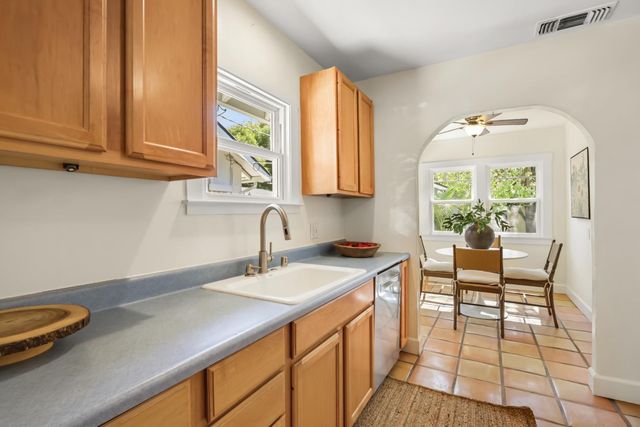 1812 Larkin Way, Sacramento, CA 95818