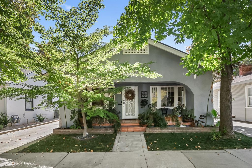 1812 Larkin Way, Sacramento, CA 95818