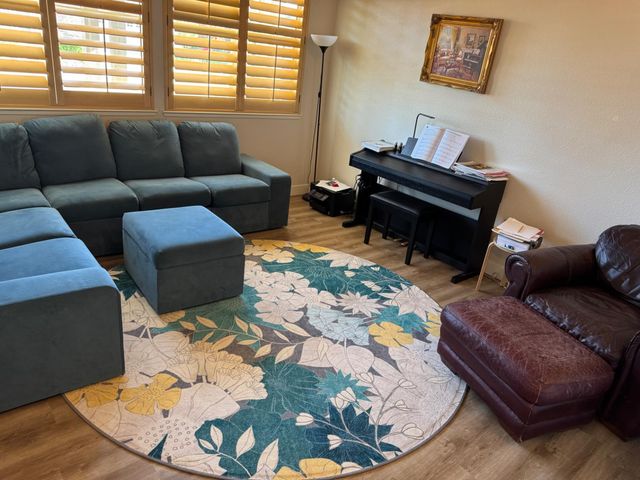 9515 Mainline Dr, Elk Grove, CA 95624