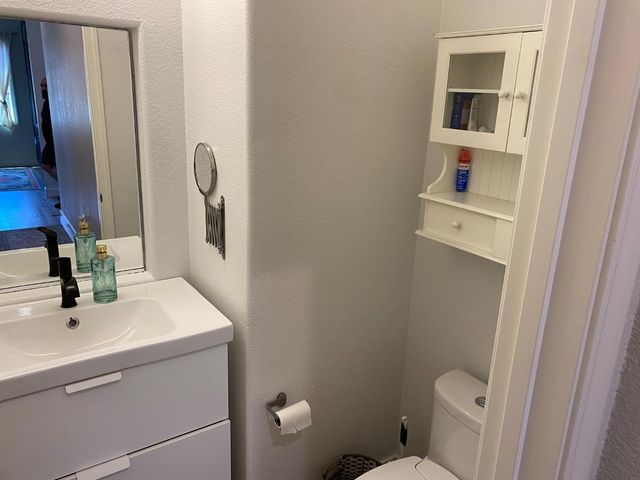 9515 Mainline Dr, Elk Grove, CA 95624