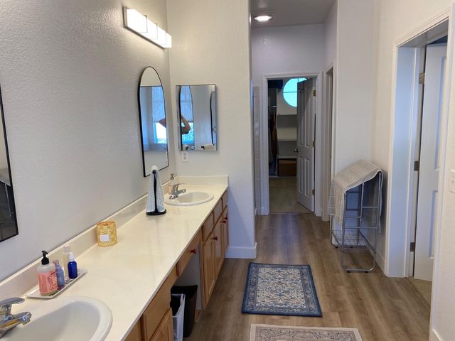 9515 Mainline Dr, Elk Grove, CA 95624