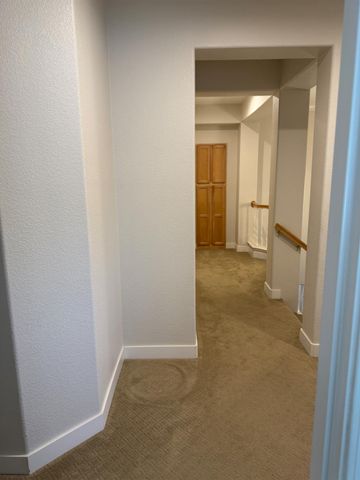 9515 Mainline Dr, Elk Grove, CA 95624