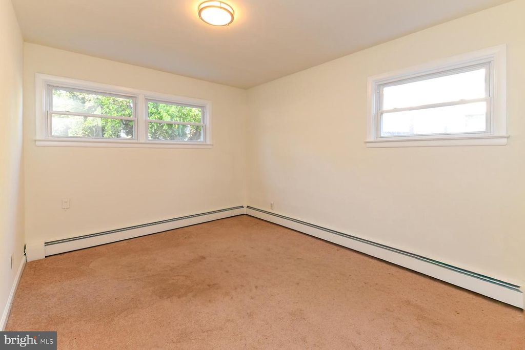 5 PAUL RD, Maple Shade, NJ 08052