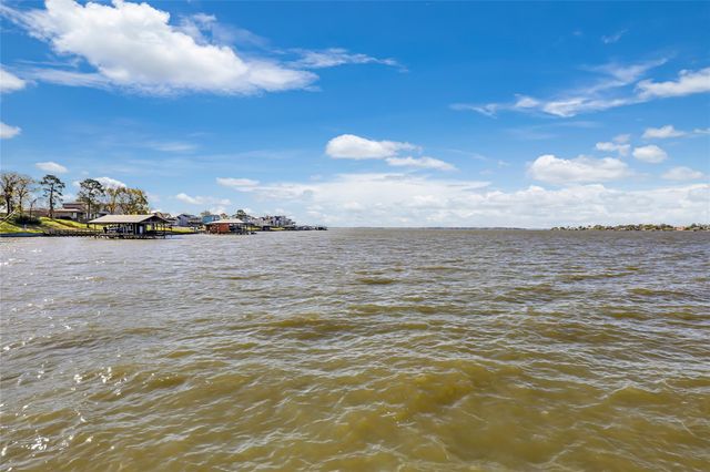 674 Dove Island, Livingston, TX 77351