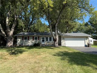 384 Hollybrook Road, Henrietta, NY 14623