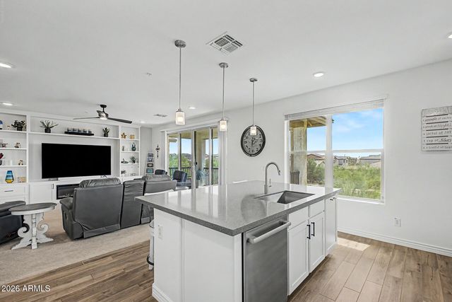 5100 E RANCHO PALOMA Drive 2052, Cave Creek, AZ 85331