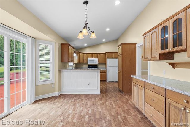 1409 Meadow Green Lane, Linden, MI 48451